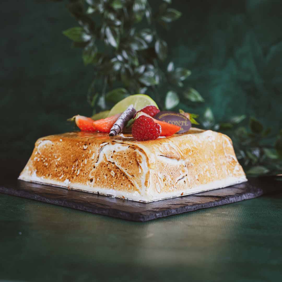 Gâteau meringué aux fruits en forme de lingot