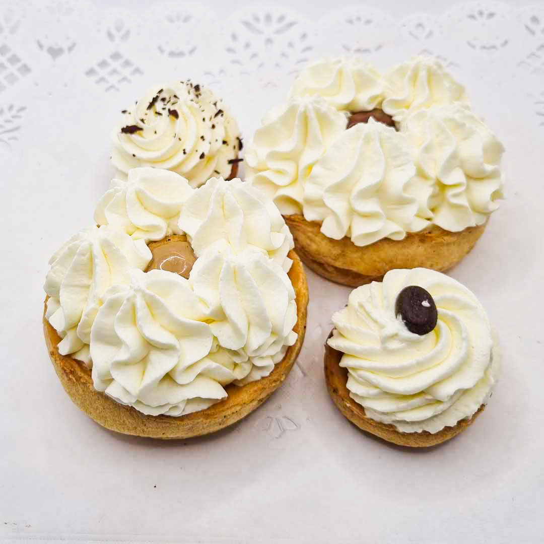 ensemble de religieuse café et chocolat